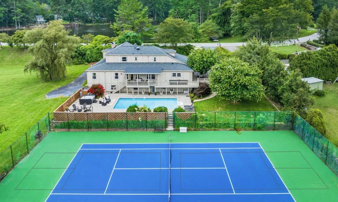 Hendersonville Casa | Golf Course Getaway: Pickleball/Tennis/Pool/Hot Tub/Fire Pit