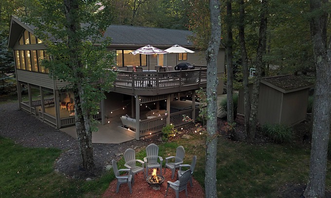 Paupackan Lake Casa | Golf Course Getaway: XL Cabin w/ Hot Tub, Pools, Beaches, Game Room, King Bed