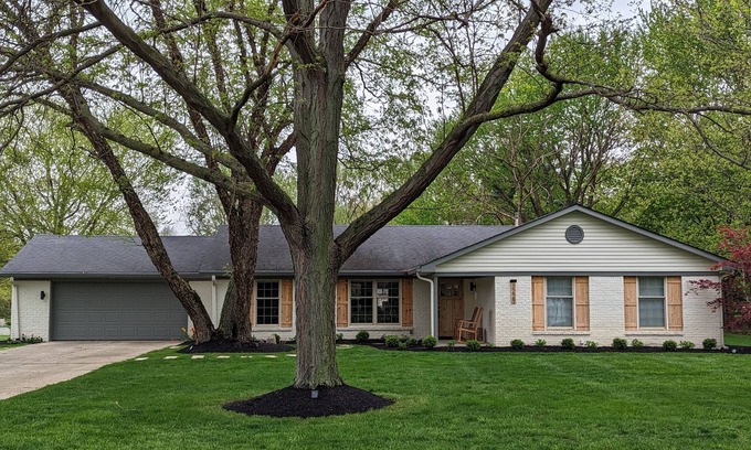 Carmel Casa | Golf Course Home in Carmel- Close to Zionsville and Indianapolis too!