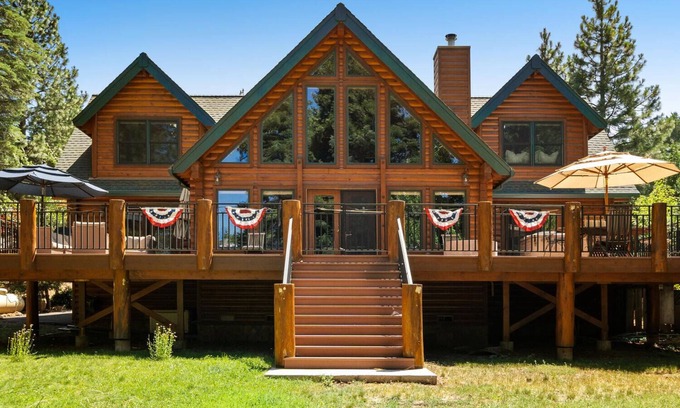Lake Almanor West Casa | Golf Course Luxury Log Cabin Lake Almanor