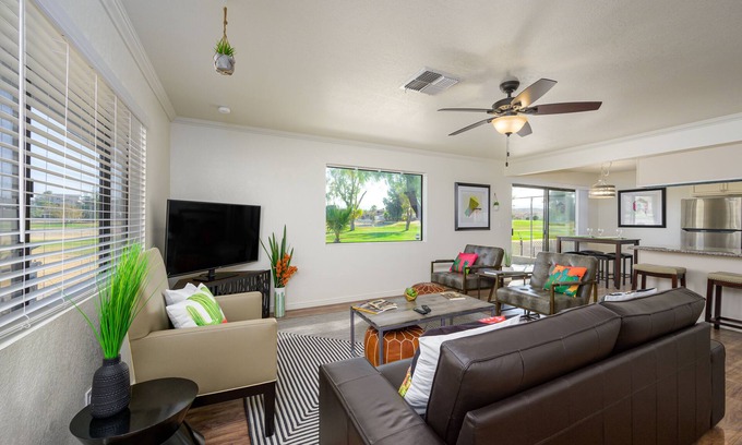 Bullhead City Casa | Golf course, modern 3 bdr home, King bed, longer stays welcome