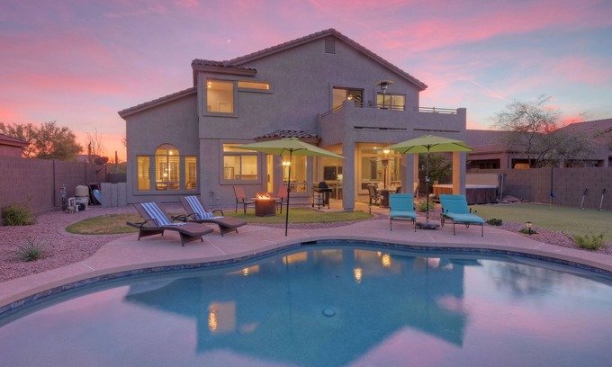 Las Sendas Casa | Casa personalizada, remodelada en el campo de golf Las Sendas; Opción para calentar la piscina; Bañera de hidromasaje