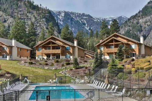 Downtown Leavenworth Casa | Golf Course View Condo Walk to Town & Pools