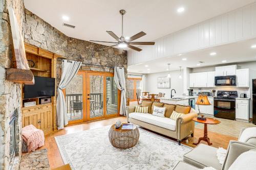 Mountain Air Apartamento | Golf Course Views Condo in Blue Ridge Mountains!