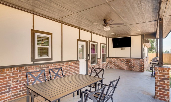 Midland Casa | Golf, Shop & Explore: Home 5 Mi to Dtwn Midland!