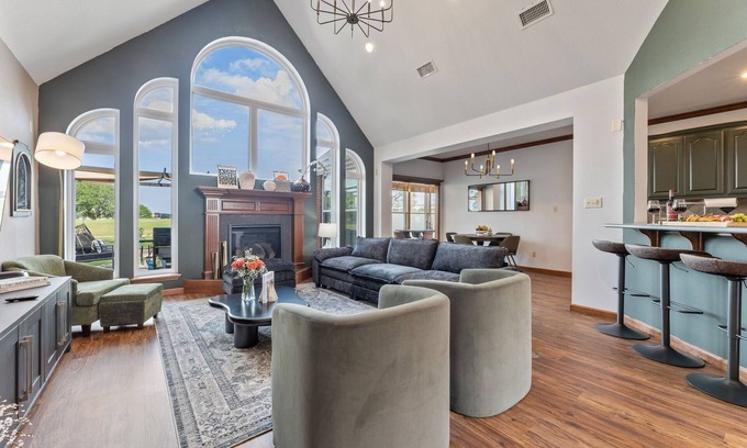 Lakeview  Jefferson County Casa | Modern 5BR 2BT and Hot Tub