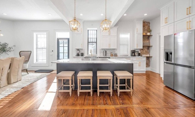 Lexington Casa | Golf Simulator | Hot Tub | Putting Green | Game Room |