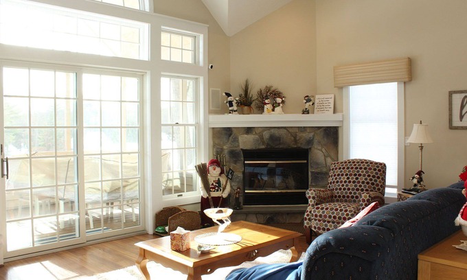 Rowland Casa | Relaxing Golf & Ski Poconos House