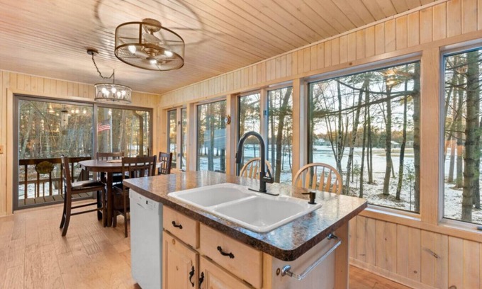 Danbury Apartamento | Golf UTV 4 Kings in Voyager Village on airstrip
