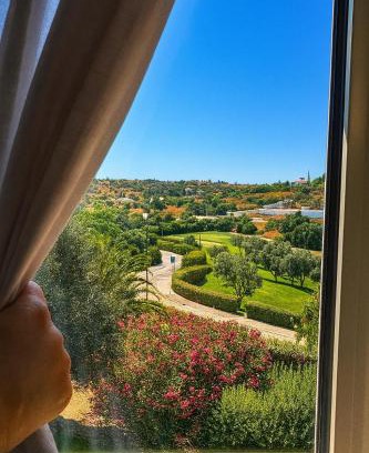 Estombar Apartamento | Golf - Vale Da Pinta T2 com Piscina, Wi-Fi e Ar Condicionado