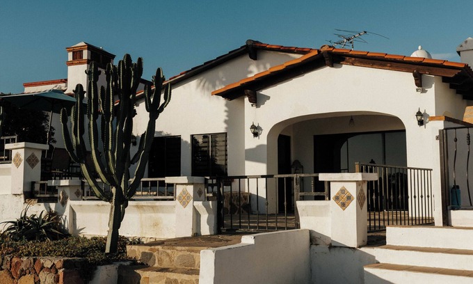 Salsipuedes Casa | GOLF VIEW AND WALKING ACCESS
