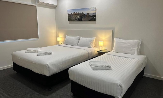 Sanctuary Point Hotel | Golf View Motel