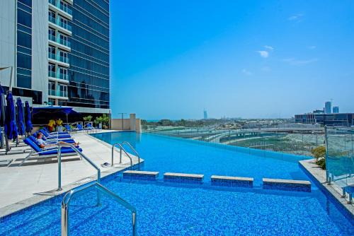 Dubai Media City Apartamento | Golf Views in 30th Floor
