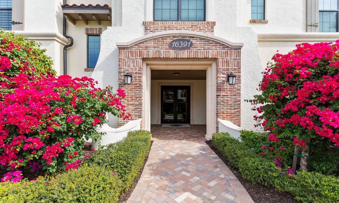 Tuscany Reserve Condominio | Golfer's delight! The epitome of luxury living at Talis Park in North Naples.