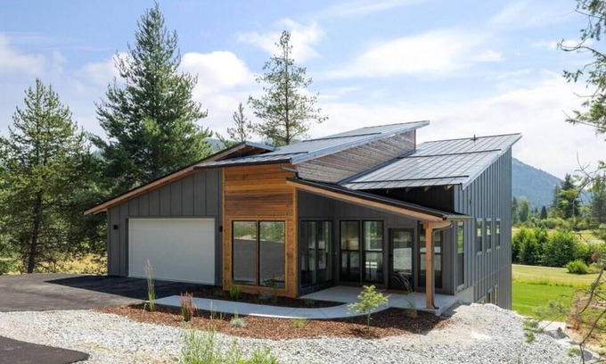 Sandpoint Casa | Luxury Home | Hot Tub | Golf Course & Mountain Views