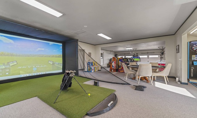 Rockford Casa | Golfer's Retreat *hot tub* *arcade* *spa*