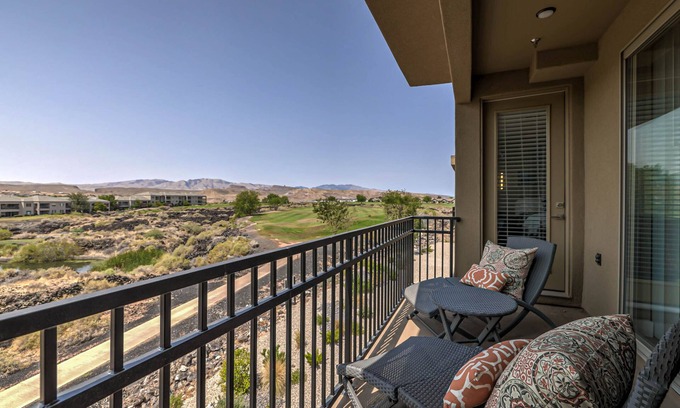 St. George Condominio | Golfers Getaway in Secluded and Quiet Setting, Golf Course and Mountain Views!