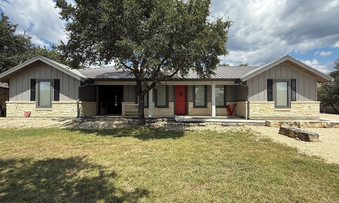 Sabinal Casa | Golfers paradise minutes away from the Frio River!