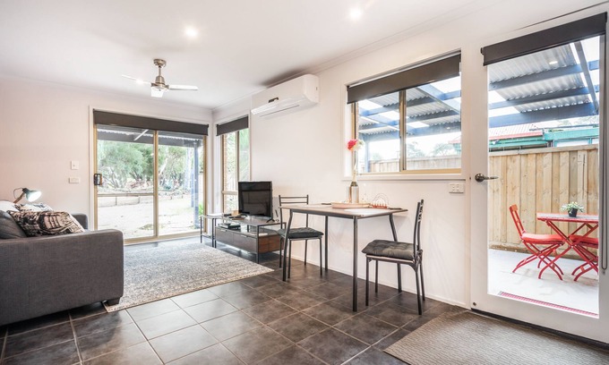 Rosebud Casa | Golfside Getaway by Ready Set Stay - Neat bungalow,WIFI,linen & towels included