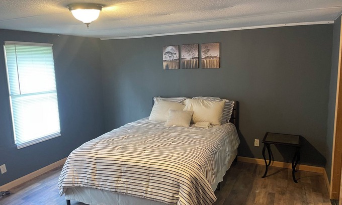 Rush Casa | GOLIATH RENTALS. 3-bedroom house in Rush KY. 0.1 miles from trailhead