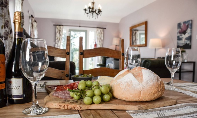 Lower Trengale Cabaña | Golitha Cottage-Familiar-Rural-Baño Privado-Vista al campo