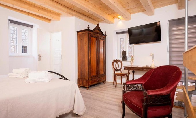 Stari Grad Casa | Golubica