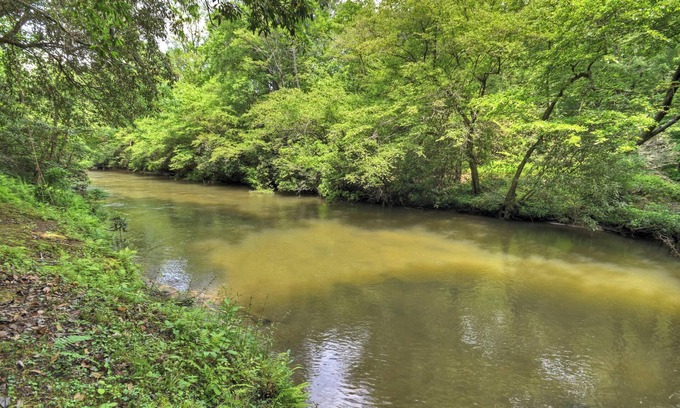 Epworth Cabina | Gone Fish Inn| Creek Frontage| Hot Tub | Pool Table