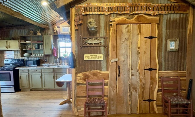 Voca Cabina | Gone Fishin' | Fun & Unique Cabin Close to Castell