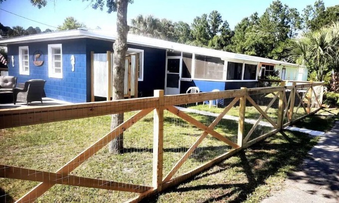 Lanark Village Condominio | Gone Fishing 2, Close to Coast Cottage