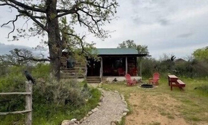 Voca Cabina | Gone Fishing - Castell Cabin - Sleeps 4