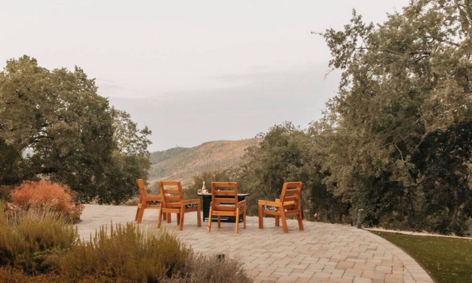 Mariposa Apartamento | Good Girl's Peak Paradise with bbq and fire pit