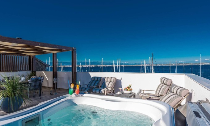 Preko Apartamento | Good Life, Luxury Seafront Apartment