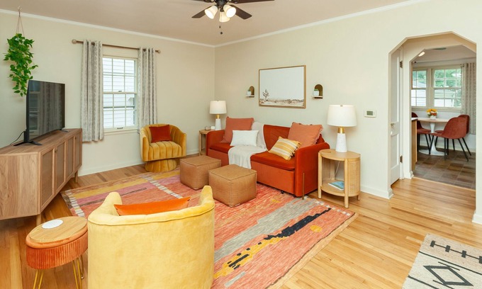 Des Moines Casa | Good Vibes 2 Bed Home Centrally Located on Quiet St.