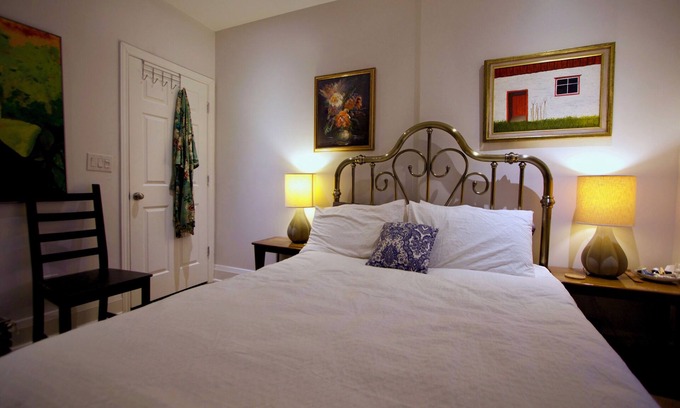 Leslieville Casa | Good Vibes Suite 93 Walk Score & 91 Transit Score
