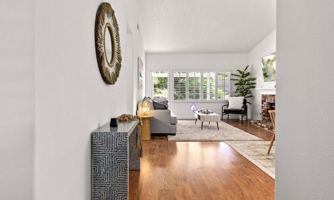 Valencia Casa | GOODE.HOMES | Luxury 3-bedroom home w/ lush garden