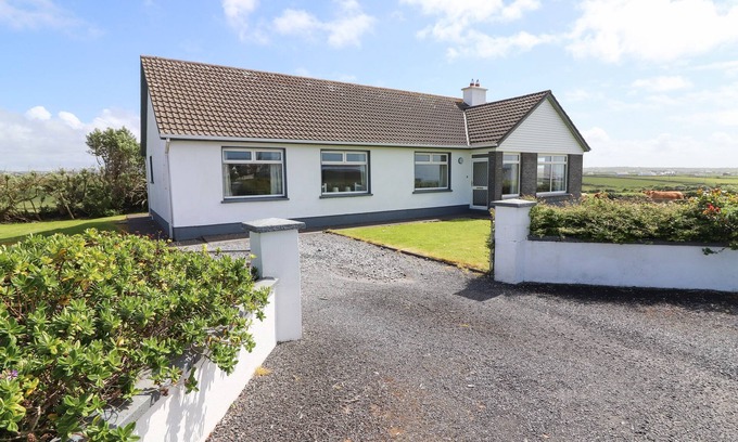 Spanish Point Cabaña | GOODLANDS COTTAGE, pet friendly in Miltown Malbay, County Clare