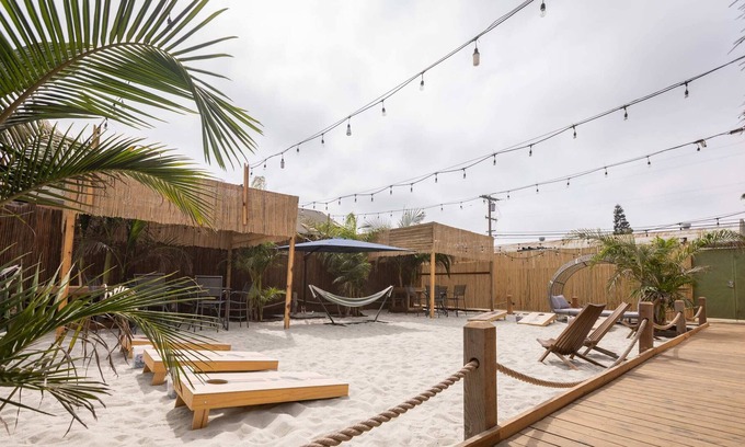 Stockton Casa | GoodLifeResorts (Downtown, Airport) 17 BR, 65 Capacity