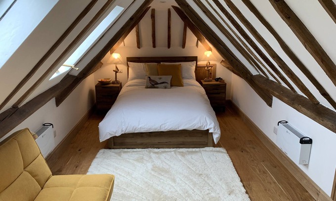 Chichester Casa | Goodwood Barn with Private Tennis and Goodwood Golf Near
