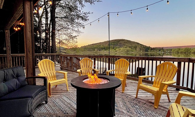 Oneonta Casa | Goodyear Lake waterfront home sleeps 13. Near Dreams Park, Cooperstown.