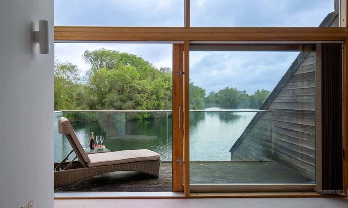 Ampney Crucis Casa | Goose Landing | Cotswold Lakehouse + Sunset Views