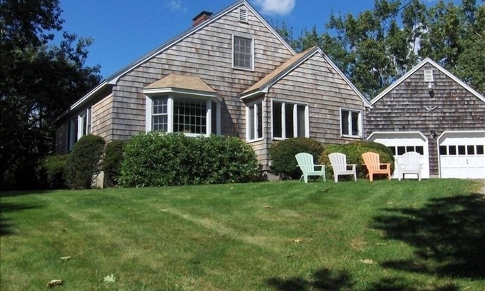 Kennebunkport Casa | Goose Rocks Beach- 3 BR, 2 Ba Avail 4 / 27-5 / 3,9 / 28-10 / 5,10 / 5-9,10 / 20-27, + Nov / Dec