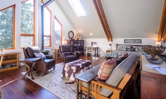 Mount Vernon Otro | The Gooserosa Bed & Breakfast Farm Stay
