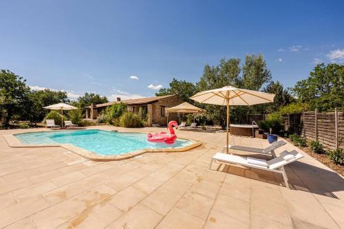 Gordes Villa | Gordes Villa avec piscine chauffée et privée , jacuzzi et pétanque calme