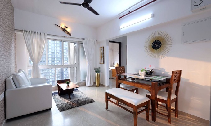 Malad East Apartamento | Goregaon Exhibition 2 BHK- Perfect Business Stay