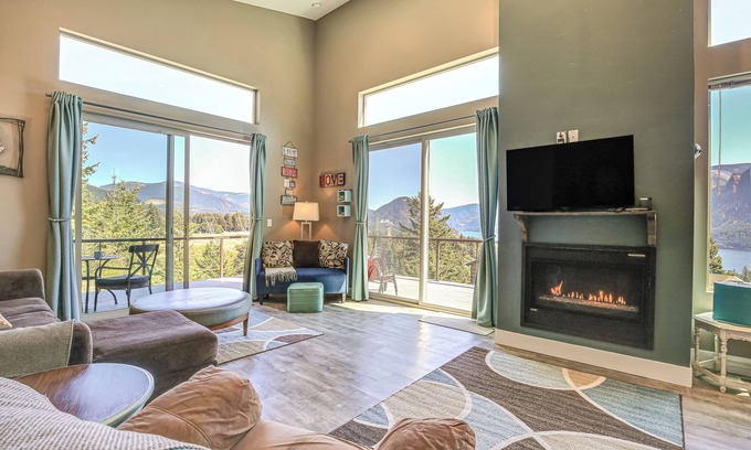 Carson Casa | ¡NUEVO! 'Gorge Retreat' Carson Home con impresionantes vistas!