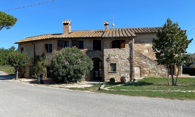 Castiglione del Lago Casa | Gorgeously restored tranquil farmhouse