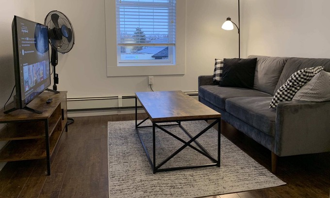 Moose Jaw Apartamento | Gorgeous 1-bedroom Condo 🍁 Location, 4k Smart TV, WiFi