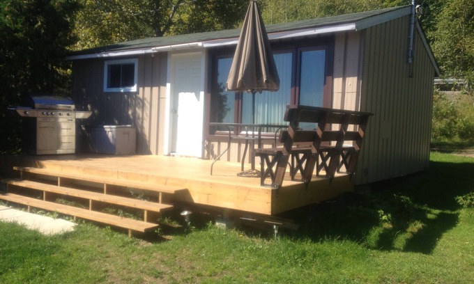 East Ferris Cabaña | Gorgeous 1 Bedroom Cottage on Lake Nosbonsing
