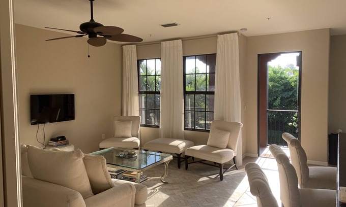 Ole Complejo | GORGEOUS 2/2 Condo Southwest Naples FL