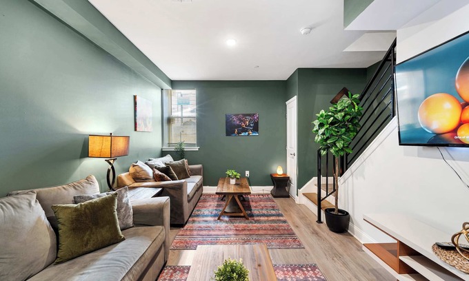 West Poplar Casa | Gorgeous 2 BD/2 Bath Home w/ Private Patio